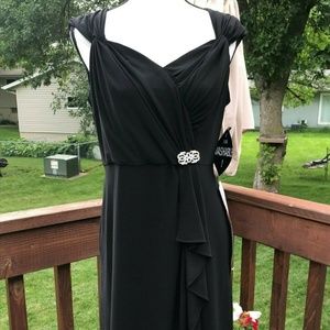 R&M Richards Black  V-neck Sleeveless Size 12.